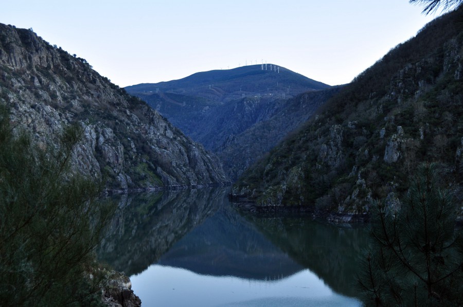 El rio Sil entre montañas
