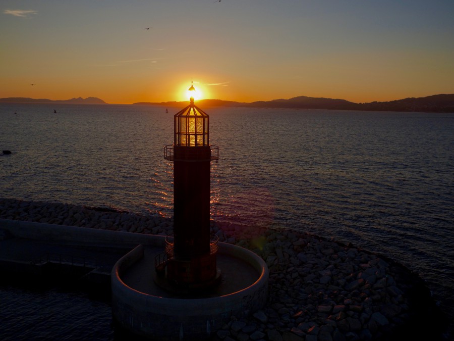 El sol como luz del faro Museo del Mar