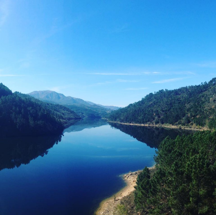 Embalse en calma