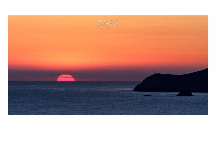 Amanecer en punta Roncadoira