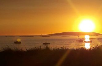 Atardecer en playa América 