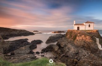 Ermita en Punta Frouxeira