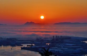 Atardecer y niebla ria de vigo