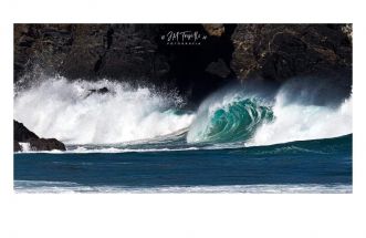 Olas en playa de Esteiro, Mañón, Coruña 